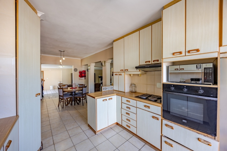 5 Bedroom Property for Sale in Bothasig Western Cape